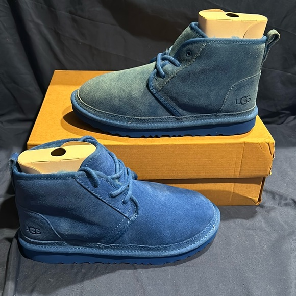 UGG- Neumel II, DVE, 5 kids QS, left shoe is faded - Picture 1 of 9